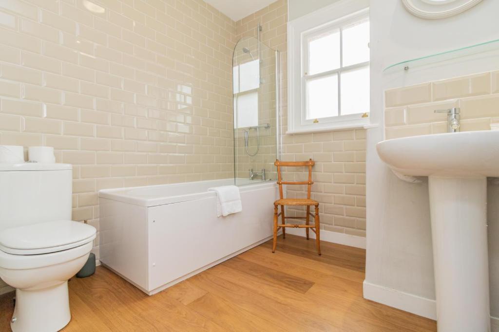 Delightful 2 Bedroom House Central Windsor Exterior foto